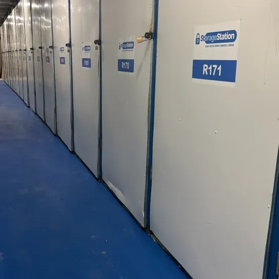 מסדרון יחידות האחסון בסניף פתח תקווה